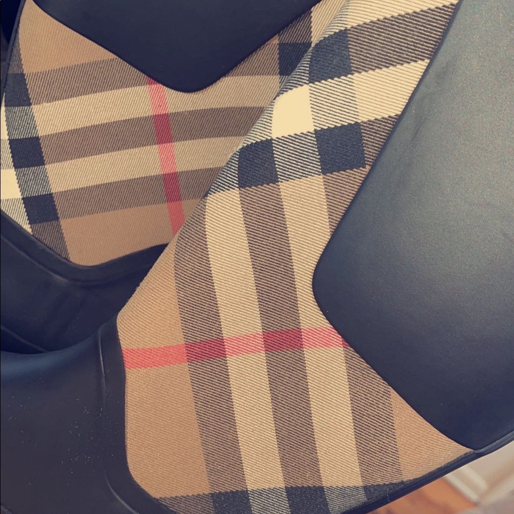 Never worn I got them but they were big on my foot